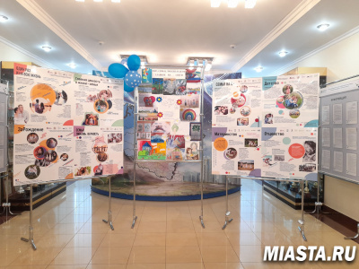 В холле тюменского Росреестра открылась мобильная выставка