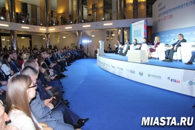 Руководитель Управления Росреестра по Тюменской области Владимир Кораблёв принял участие в бизнес-форуме «День знаний для предпринимателей»