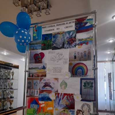 Дети сотрудников тюменского Росреестра нарисовали «счастливые семьи»