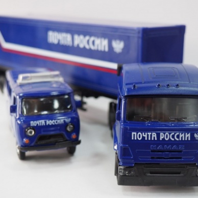 В Тюменских отделениях почтовой связи теперь можно купить легендарную «буханку» и грузовик КАМАЗ